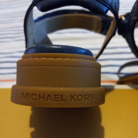 Michael Kors Ridley Lug Sole Sandals - Picture 11 of 16